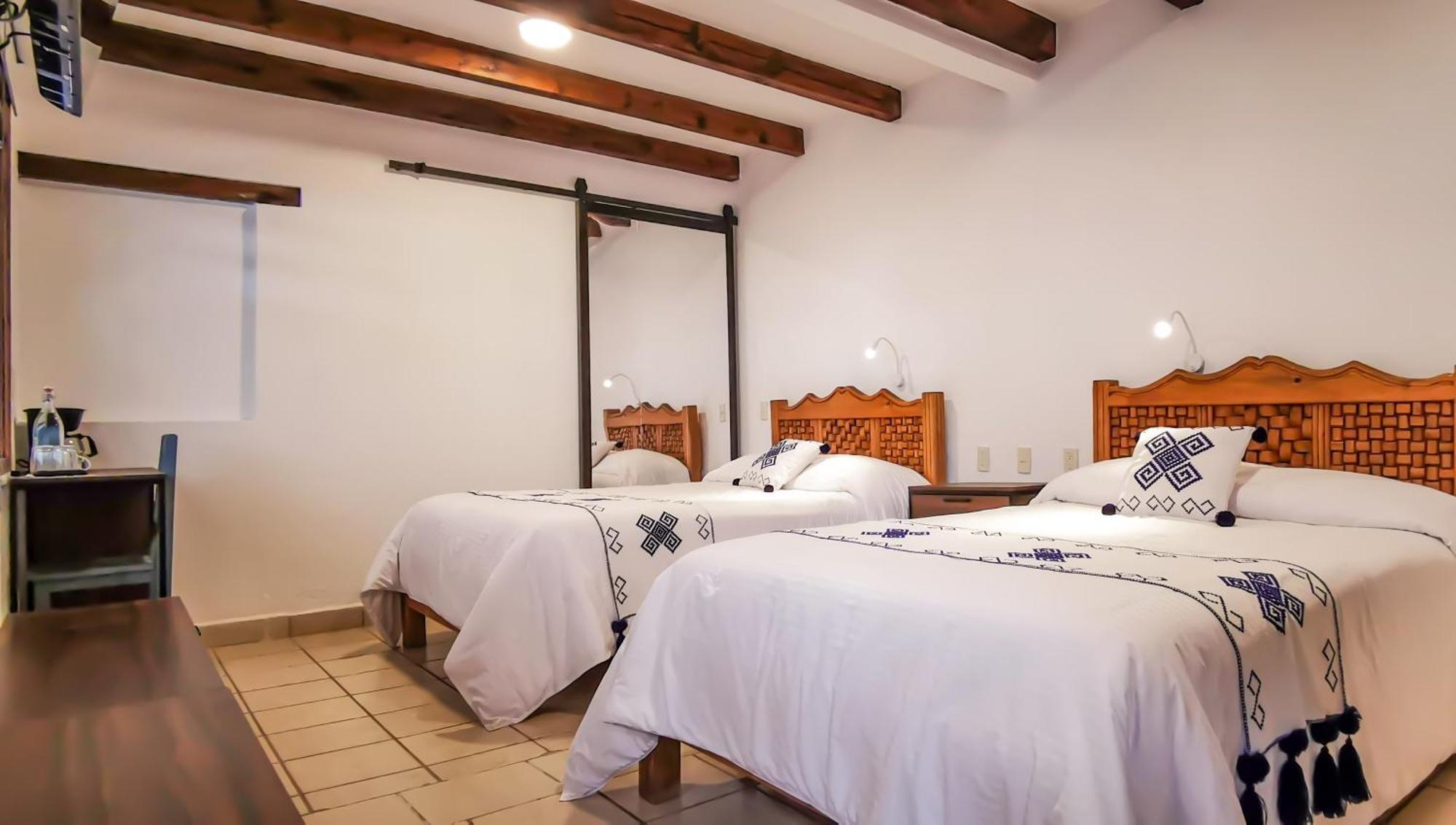 Hotel Ocho Barrios Сан-Кристобаль-де-Ла-Касас Экстерьер фото