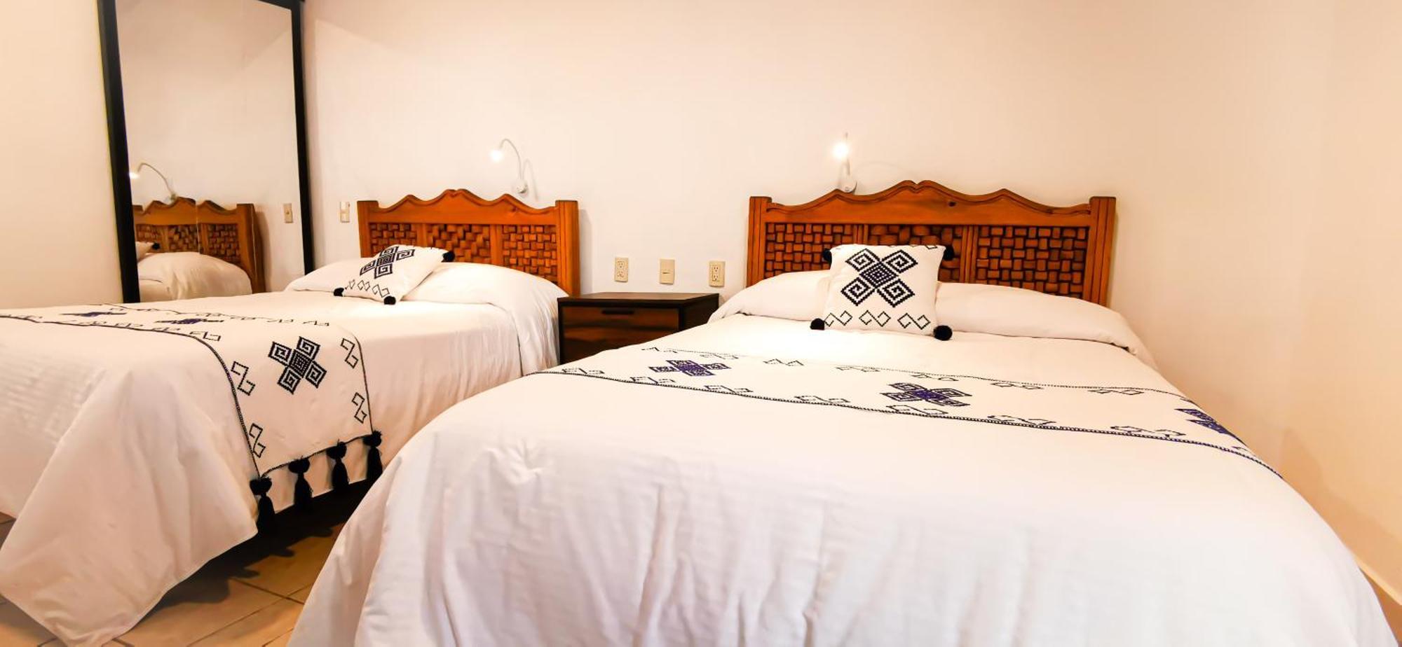 Hotel Ocho Barrios Сан-Кристобаль-де-Ла-Касас Экстерьер фото