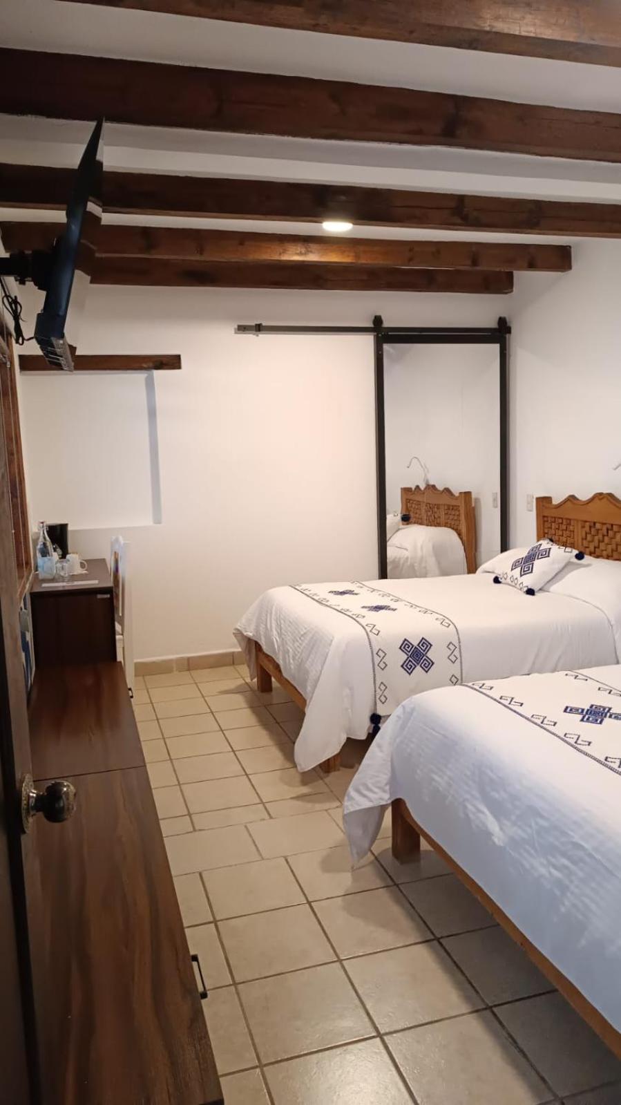Hotel Ocho Barrios Сан-Кристобаль-де-Ла-Касас Экстерьер фото