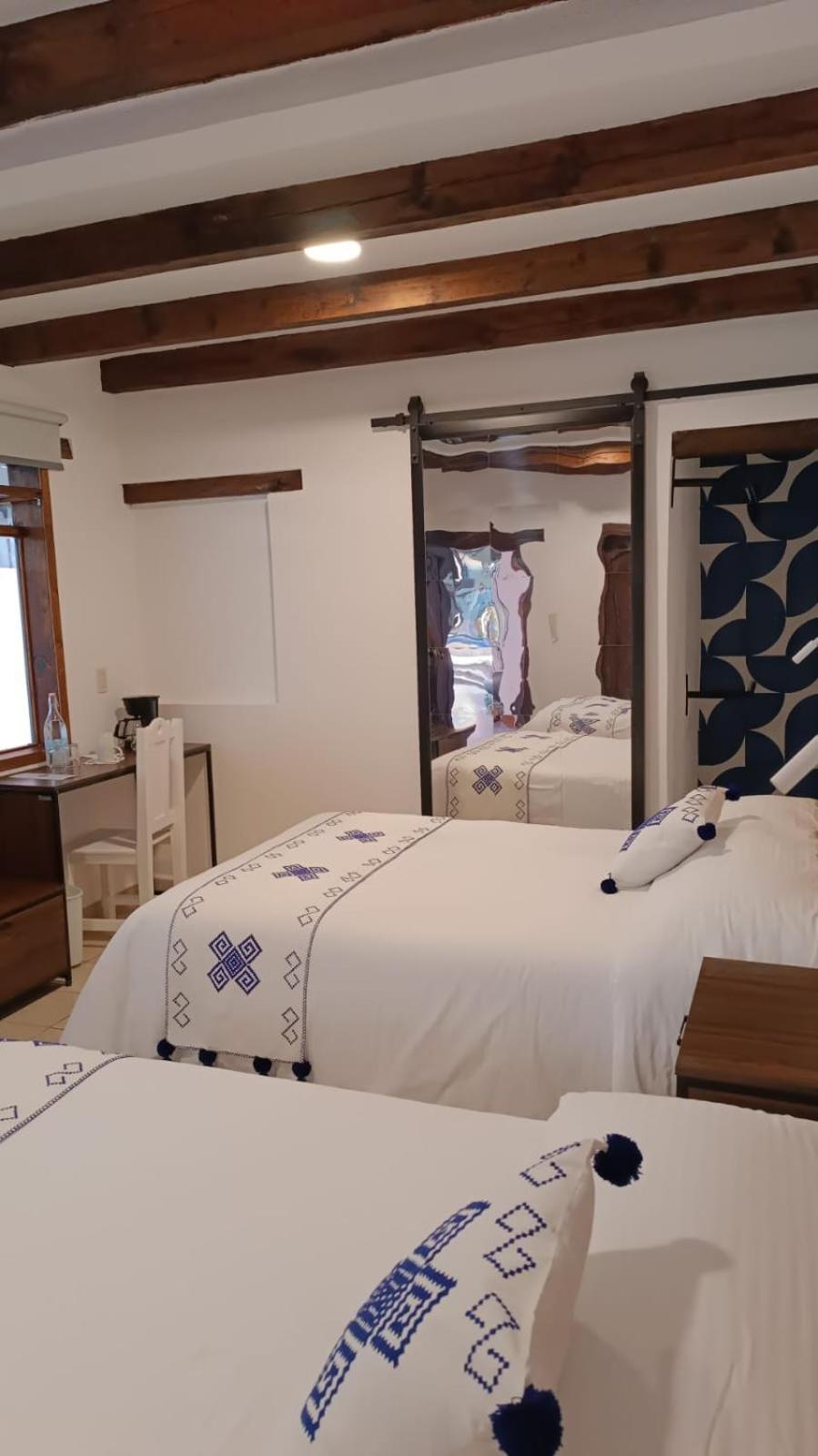 Hotel Ocho Barrios Сан-Кристобаль-де-Ла-Касас Экстерьер фото