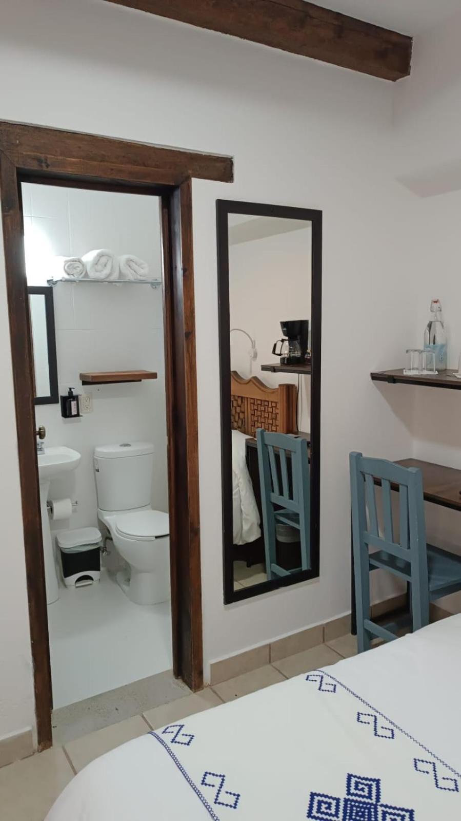Hotel Ocho Barrios Сан-Кристобаль-де-Ла-Касас Экстерьер фото