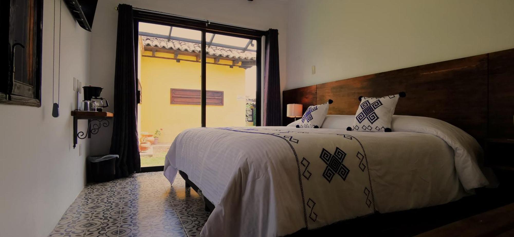 Hotel Ocho Barrios Сан-Кристобаль-де-Ла-Касас Экстерьер фото
