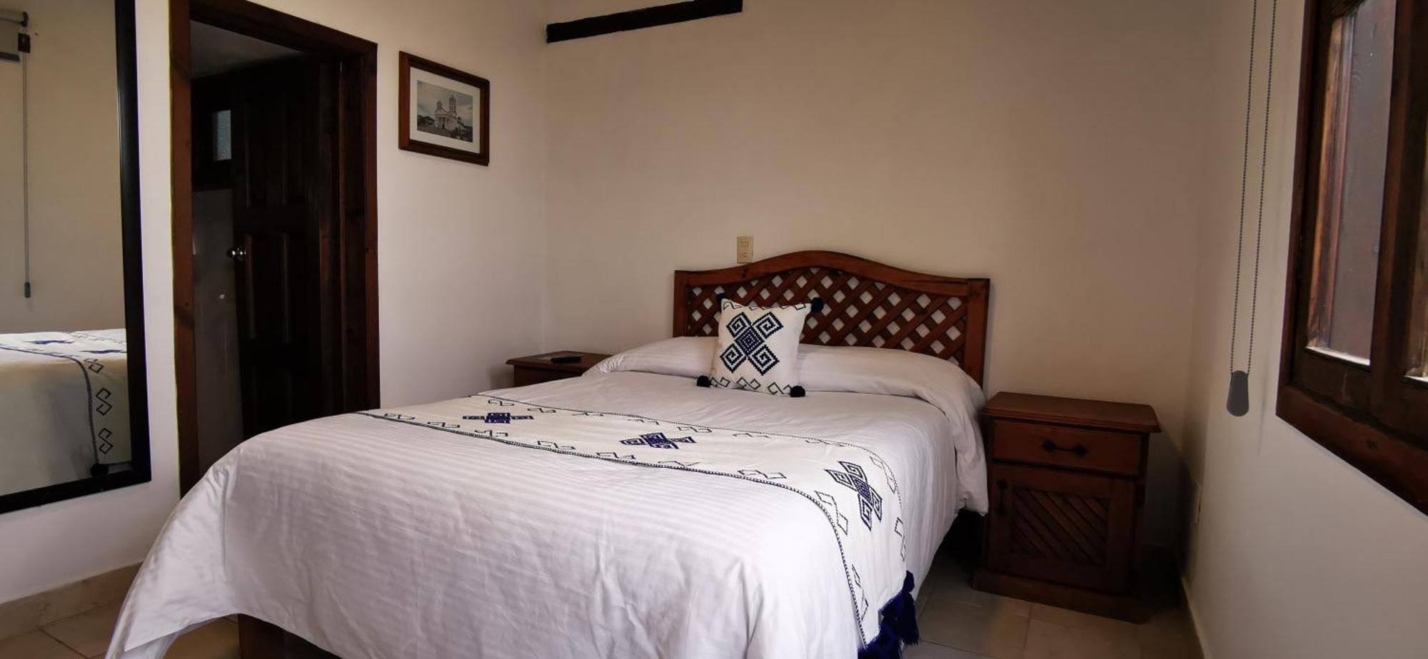 Hotel Ocho Barrios Сан-Кристобаль-де-Ла-Касас Экстерьер фото