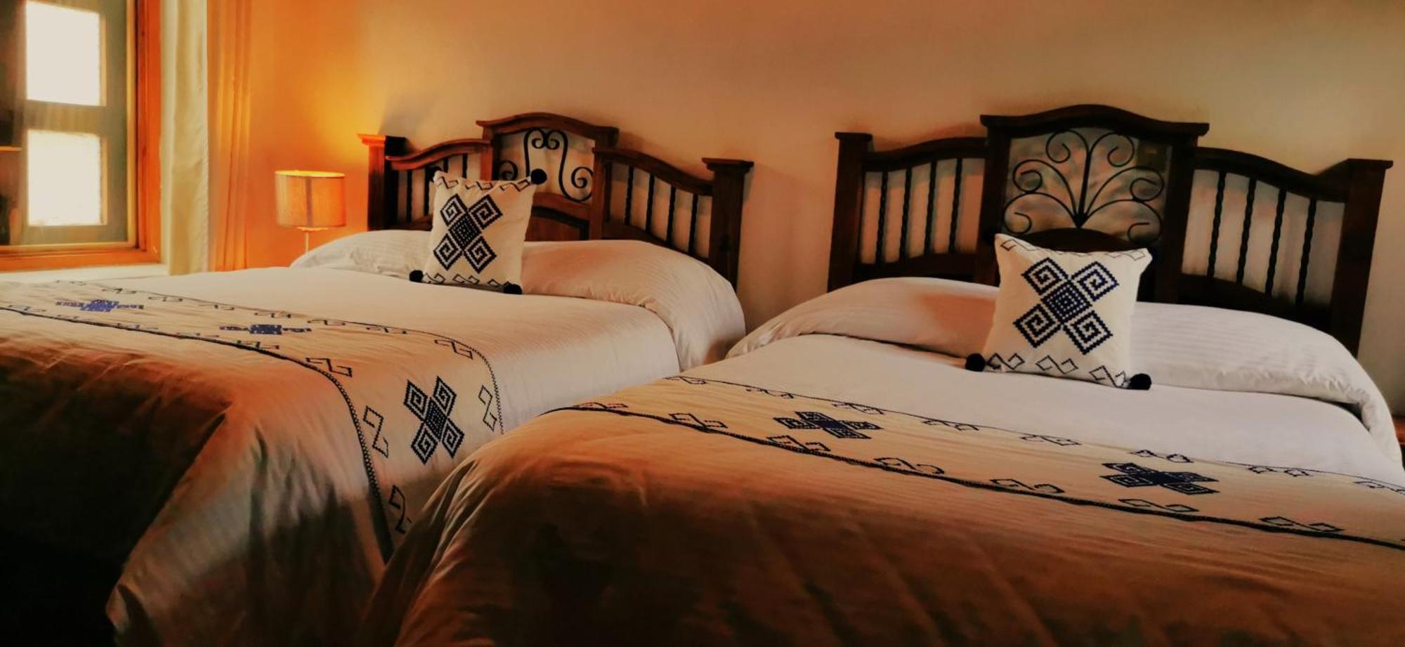 Hotel Ocho Barrios Сан-Кристобаль-де-Ла-Касас Экстерьер фото