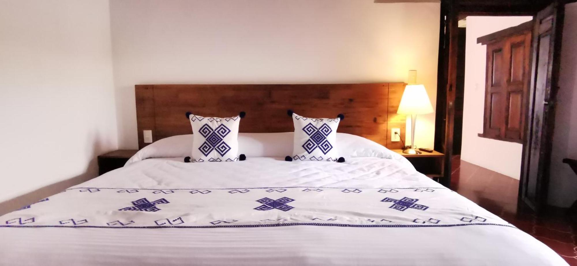 Hotel Ocho Barrios Сан-Кристобаль-де-Ла-Касас Экстерьер фото