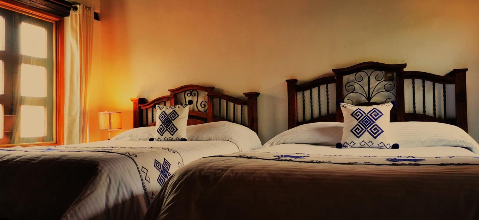 Hotel Ocho Barrios Сан-Кристобаль-де-Ла-Касас Экстерьер фото