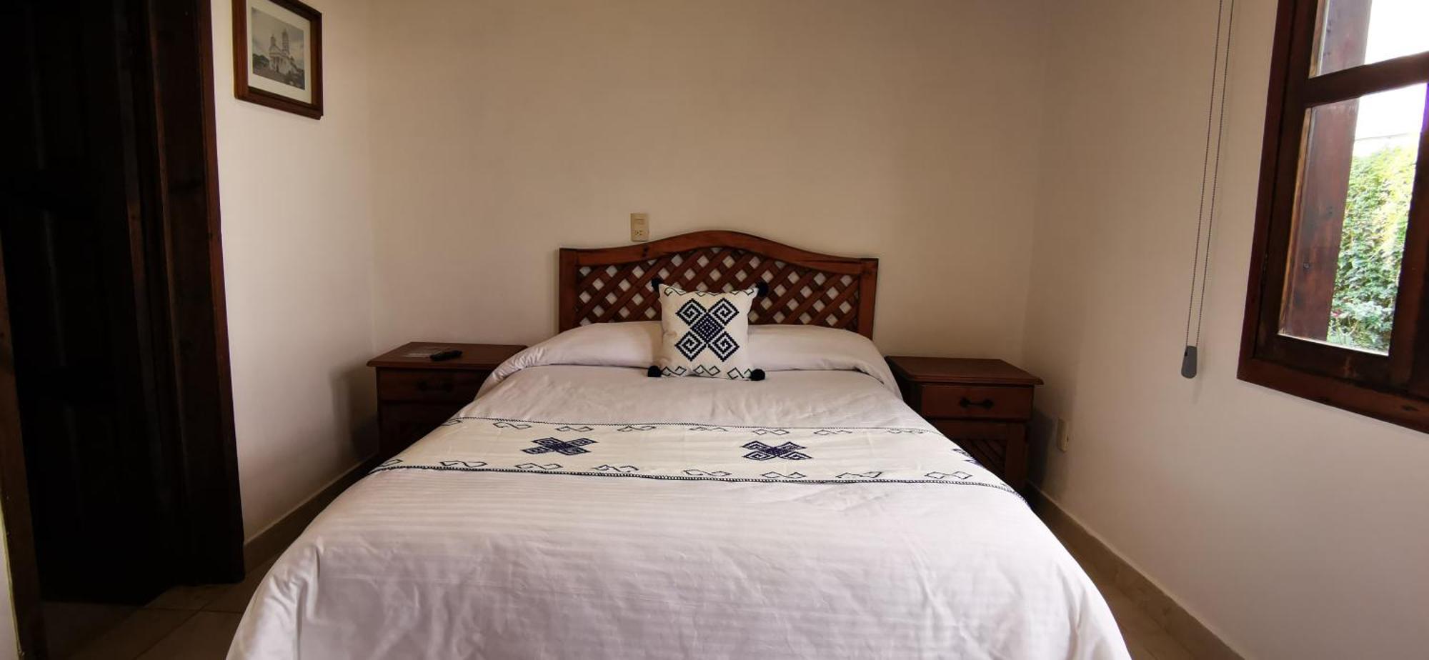 Hotel Ocho Barrios Сан-Кристобаль-де-Ла-Касас Экстерьер фото