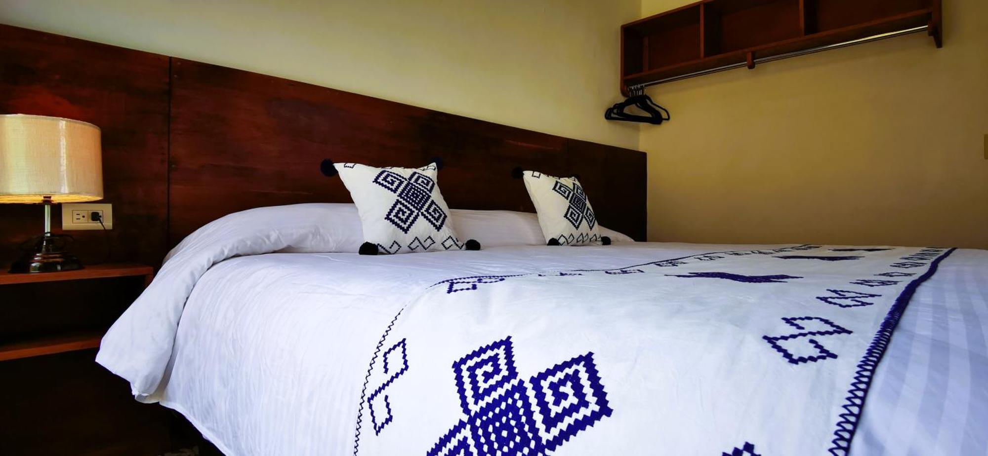 Hotel Ocho Barrios Сан-Кристобаль-де-Ла-Касас Экстерьер фото